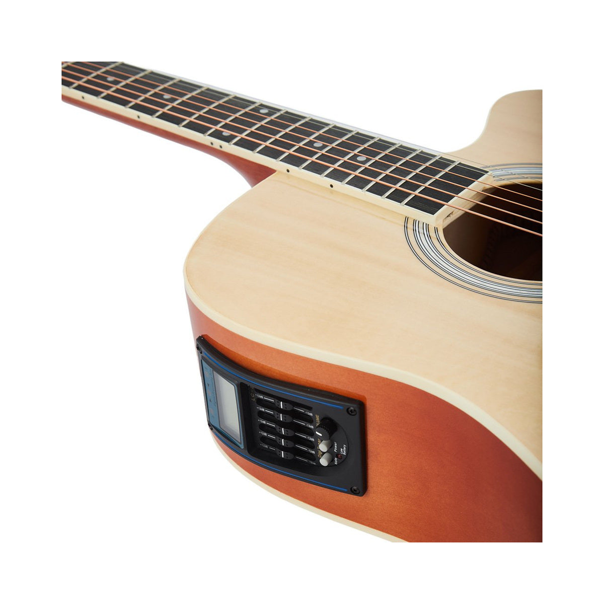 Detalle del preamplificador de la guitarra electroacústica Ayson AC4110E natural brillante sobre fondo blanco