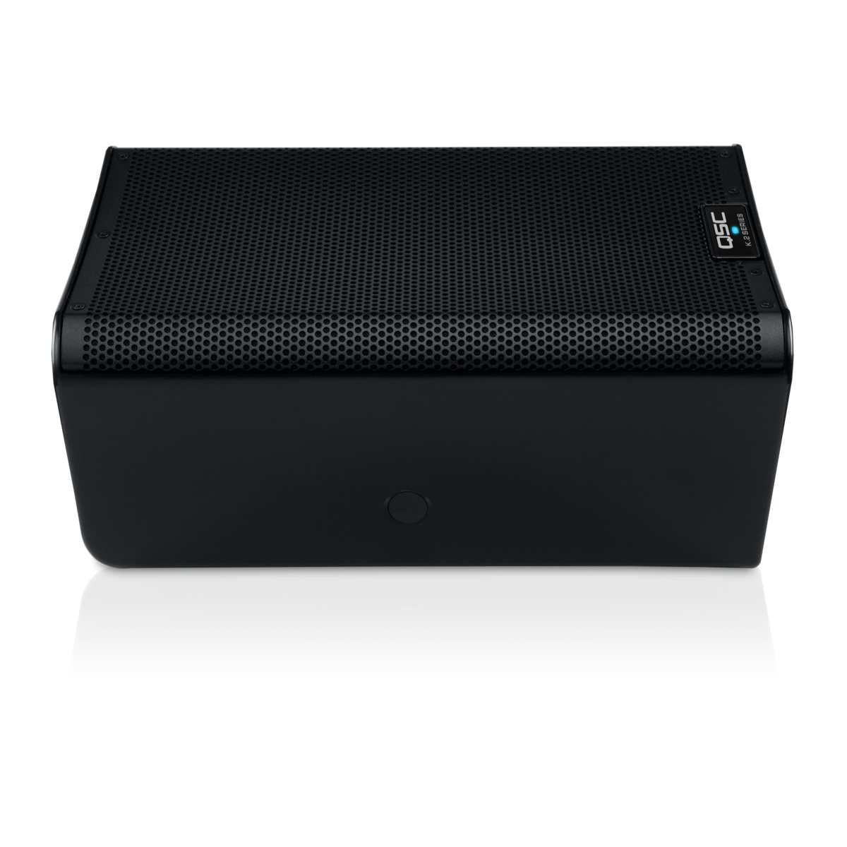 Altavoz activo QSC K8.2 en posición de monitor de escenario