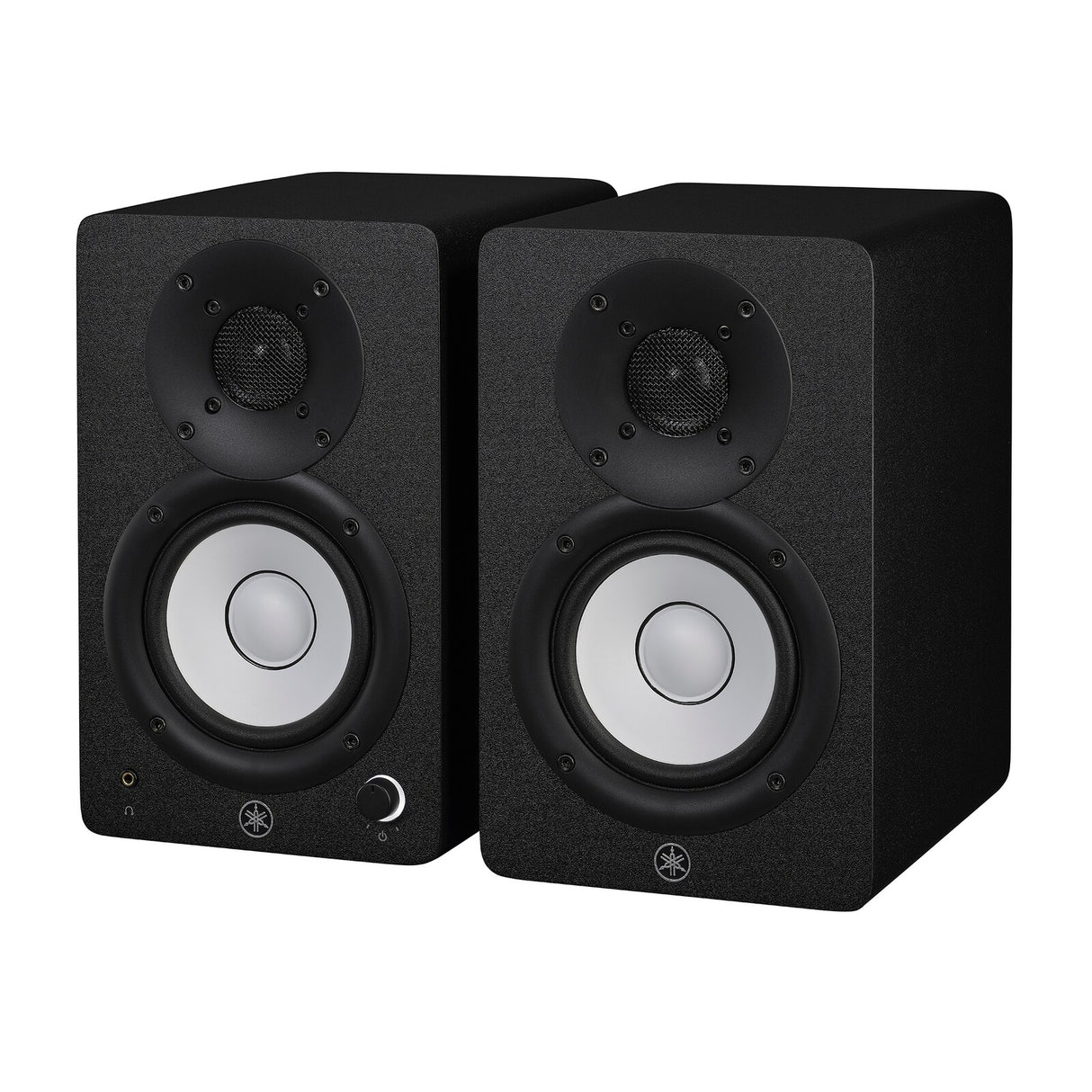 Par de monitores de estudio Yamaha HS4 negros, vista diagonal sobre fondo blanco