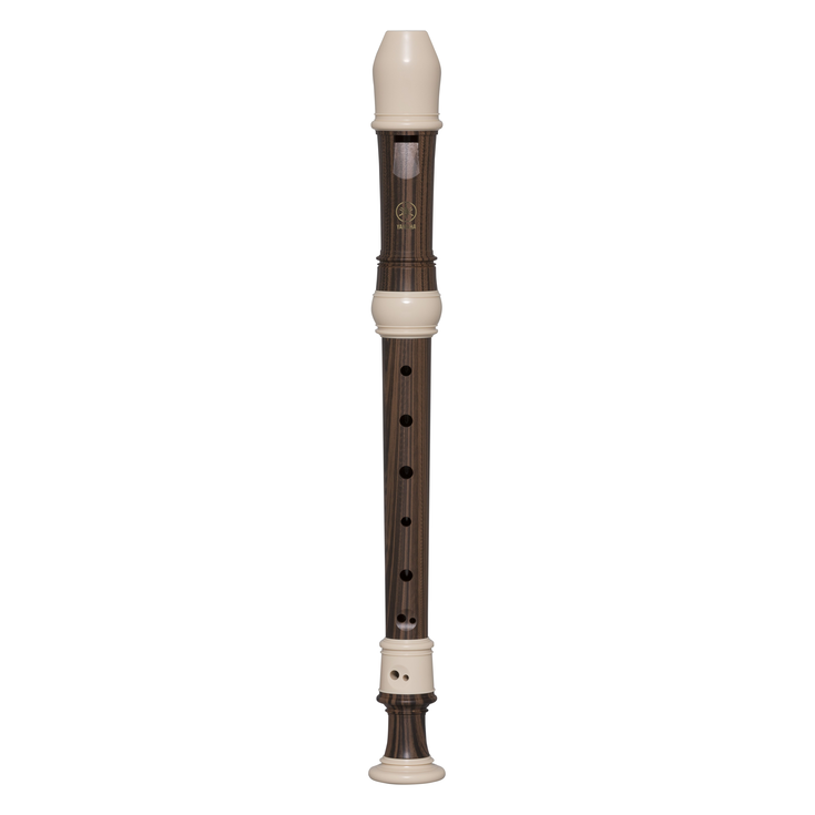 Flauta dulce Yamaha YRS-314BIII soprano barroca completa sobre fondo blanco