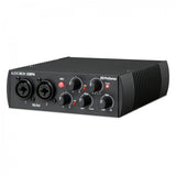 Interfaz PreSonus AudioBox USB 96 del kit Ultimate, vista frontal en ángulo