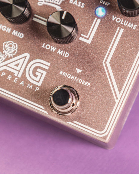 Aguilar AG Preamp/DI Breast Cancer Awareness Edition, detalle de controles Deep y Bright