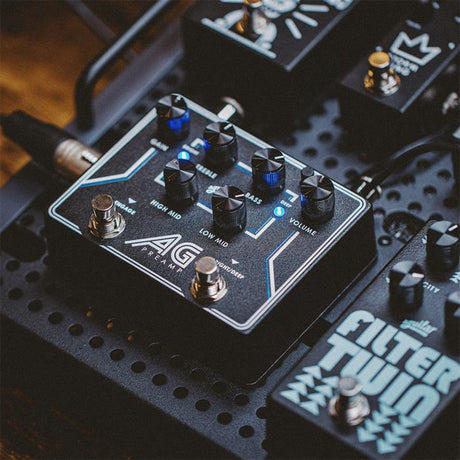 Pedal Aguilar AG Preamp/DI V2 instalado en una pedalera