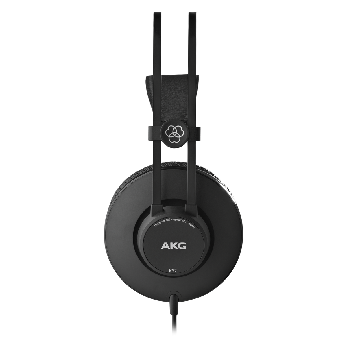 Audífonos AKG K52 negros, vista lateral sobre fondo blanco