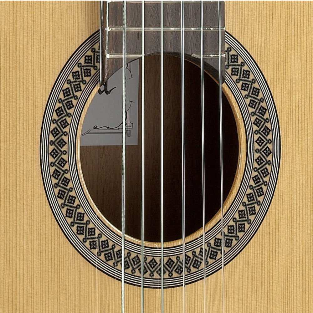 Guitarra Alhambra 2 C – detalle del cuerpo y la roseta