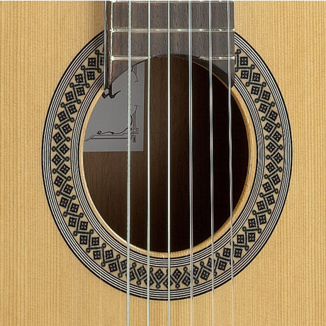 Guitarra Alhambra 2 C – detalle del cuerpo y la roseta