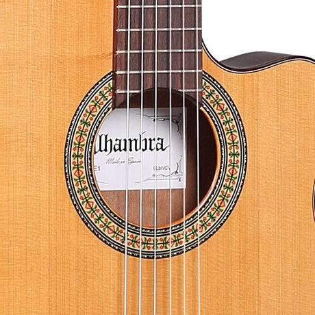 Guitarra Alhambra 3 C CT E1 – detalle del cuerpo y la roseta