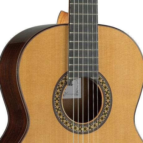 Guitarra Alhambra 4 P – detalle del cuerpo y la roseta