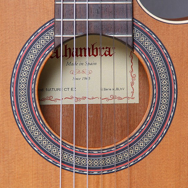 Guitarra Alhambra Z-Nature CT EZ – detalle del cuerpo y la roseta