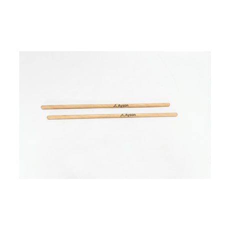 Baquetas Ayson Timbal sobre fondo blanco