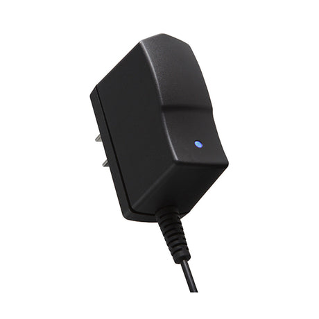 Adaptador de corriente BOSS PSA-120S, vista en ángulo con indicador LED