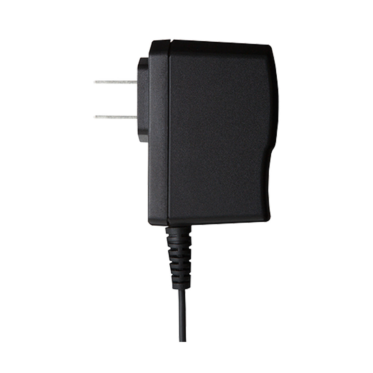 Adaptador de corriente BOSS PSA-120S, vista lateral sobre fondo blanco