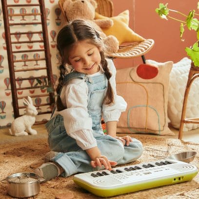 Miniteclado Casio SA-50H2, imagen ambientada oficial