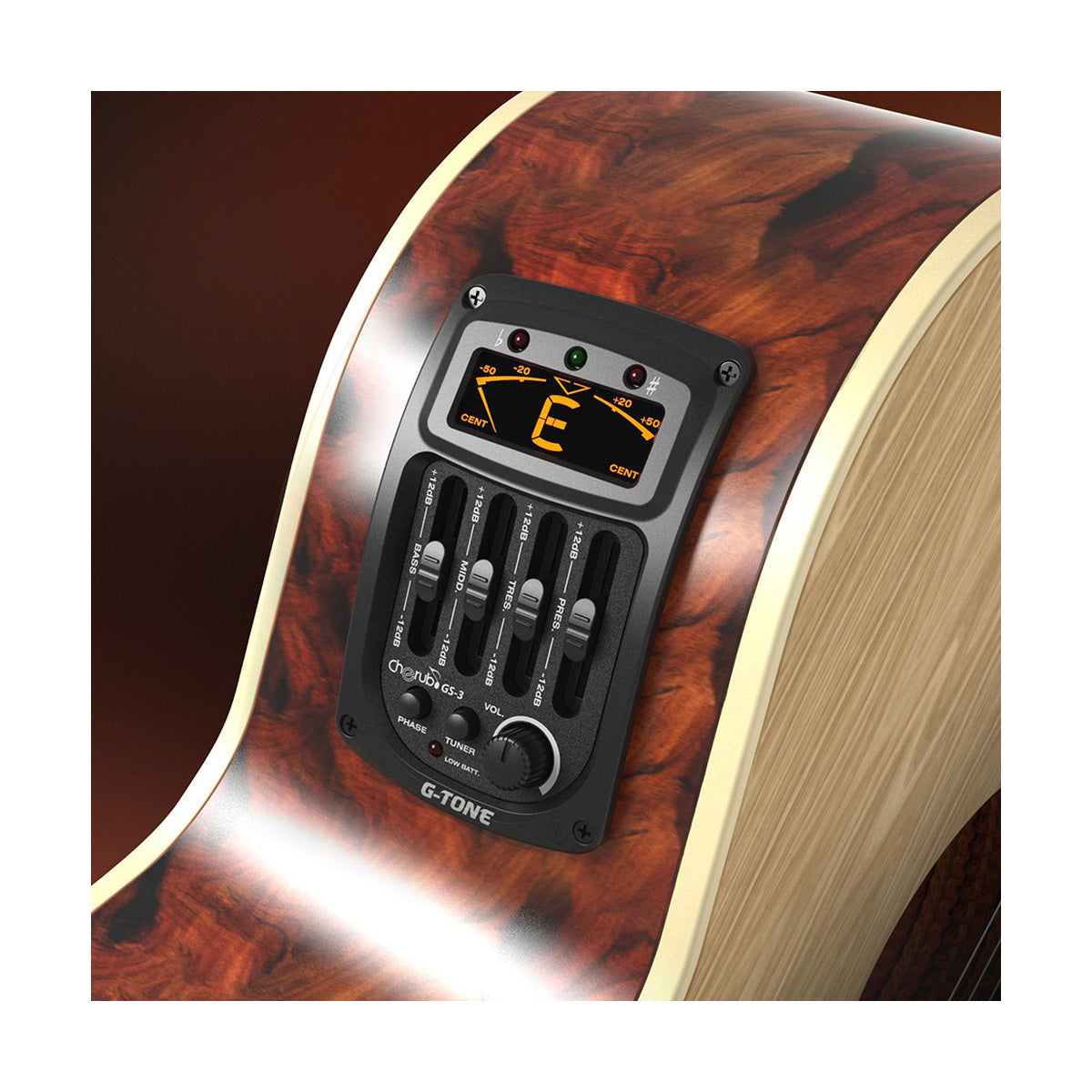Preamplificador Cherub GS-3 instalado en guitarra acústica, vista frontal