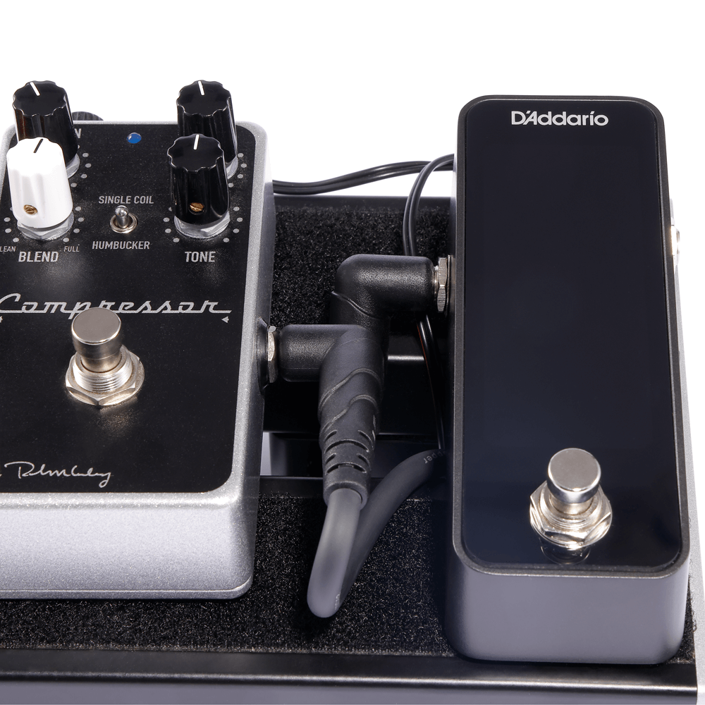 Cable interpedal D’Addario PW-CGTPRA-01 conectado en un pedalboard