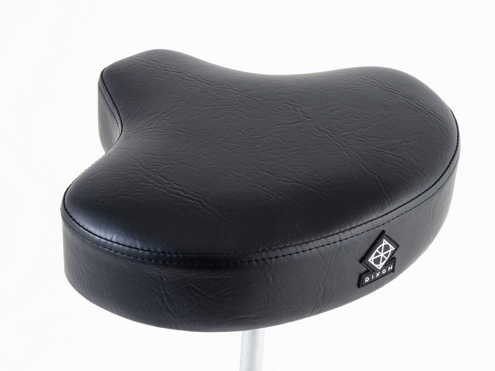 Asiento tipo motocicleta Dixon PSN-10, detalle con logotipo