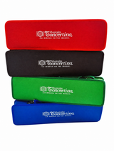 Estuches Concertina rojo, negro, verde y azul sobre fondo blanco