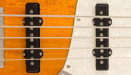 Detalle de las pastillas Noiseless del Classic Vibe Active 70s Jazz Bass V