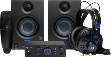 Combo de grabación Fender Quantum Complete con interfaz, micrófono, audífonos y monitores sobre fondo blanco