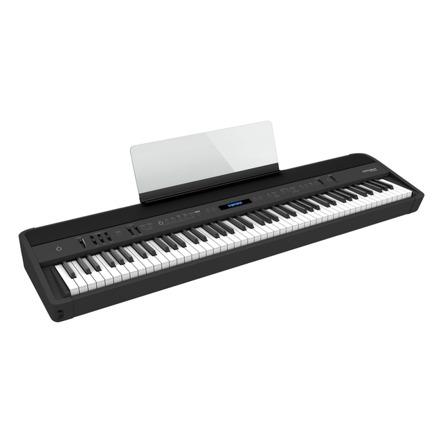 Roland FP-90X negro en vista frontal de tres cuartos