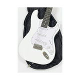 Detalle del cuerpo, controles y puente de la guitarra blanca del combo Ayson ST-SET sobre fondo blanco