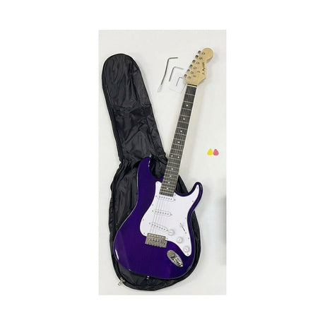 Guitarra morada y funda del combo Ayson ST-SET en vista diagonal sobre fondo blanco