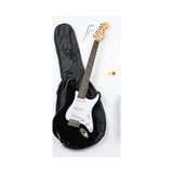 Guitarra negra y funda del combo Ayson ST-SET en vista diagonal sobre fondo blanco