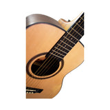 Detalle del cuerpo de la guitarra Granada Mountain Mini Natural