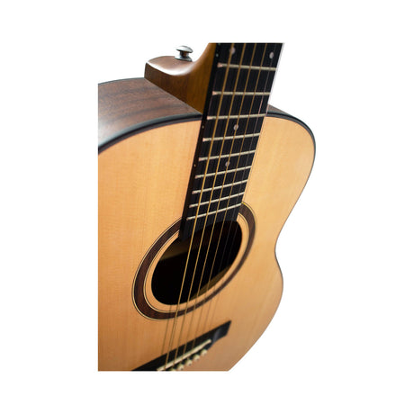 Detalle de la roseta de la guitarra Granada Mountain Mini Natural