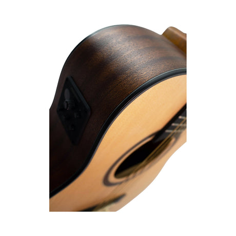 Detalle del preamplificador de la guitarra Granada Mountain Mini Natural