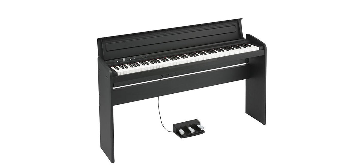 KORG LP-180-BK piano digital negro con mueble, vista en ángulo