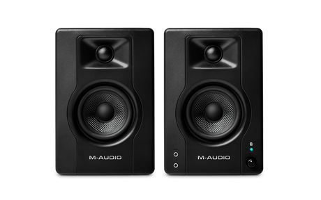 Monitores de estudio M Audio BX3 BT par vista frontal