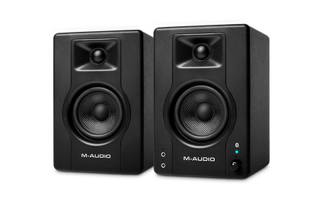 Monitores de estudio M Audio BX3 BT par vista completa