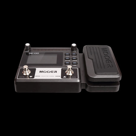 Pedal multiefectos Mooer GE100 para guitarra, vista diagonal