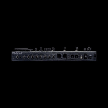 Pedalera multiefectos Mooer GE300 para guitarra, panel posterior y conexiones