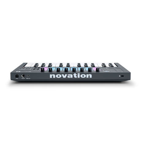 Novation FLkey Mini MK1 vista posterior elevada