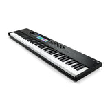 Novation Launchkey 88 MK3, vista lateral derecha