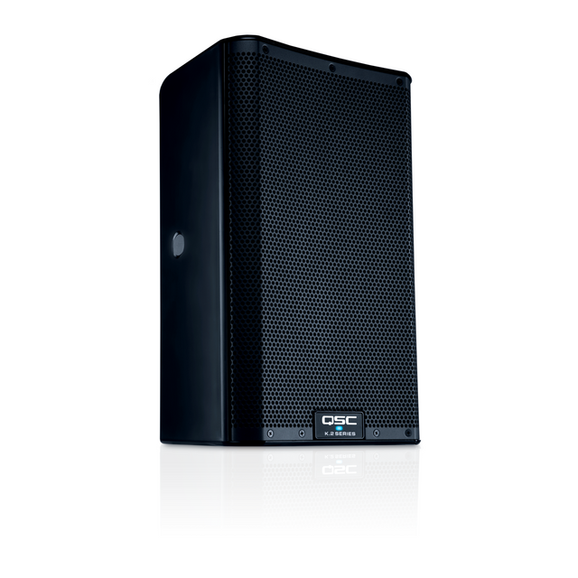 Altavoz activo QSC K8.2 de 8 pulgadas, vista diagonal