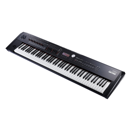 Roland RD-2000EX en vista frontal de tres cuartos