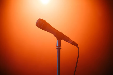 Micrófono Sennheiser e 835 en uso vocal