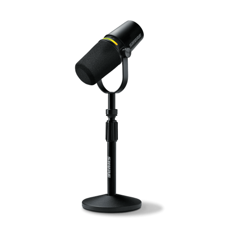 Shure MV7+ negro montado en su soporte de escritorio
