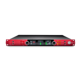 Interfaz de audio Focusrite Red 8Line en vista frontal elevada