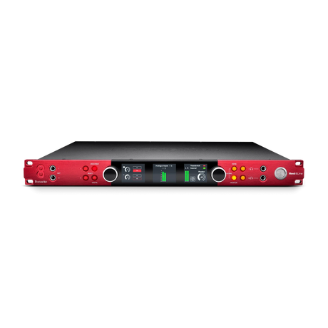 Interfaz de audio Focusrite Red 8Line en vista frontal elevada