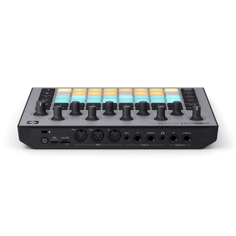 Novation Circuit Rhythm vista posterior elevada
