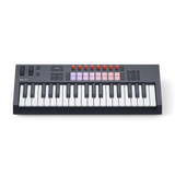 Novation FLkey 37 MK2 vista frontal elevada
