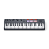 Novation FLkey 49 MK2 vista frontal elevada