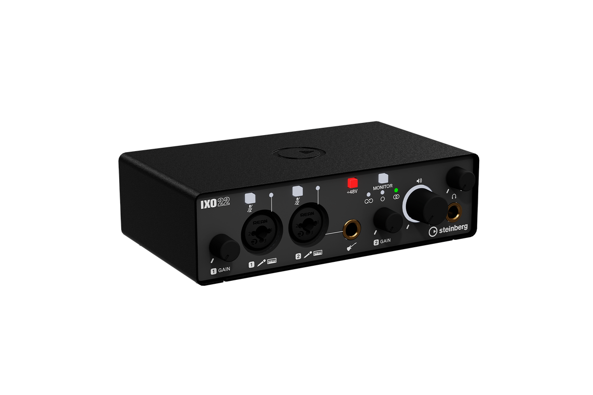 Interfaz de audio Steinberg IXO22 negro vista principal sobre fondo blanco