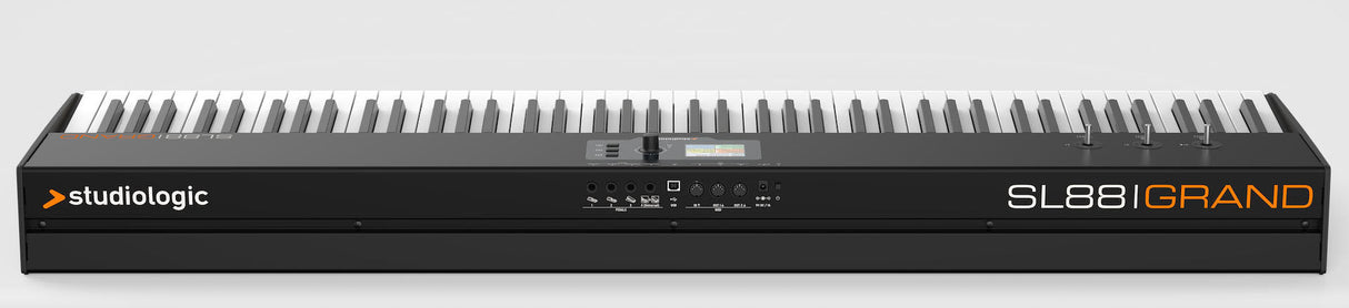 Controlador MIDI Studiologic SL88 Grand, vista posterior y conexiones