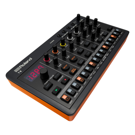 Caja de ritmos Roland AIRA Compact T-8, vista frontal de tres cuartos