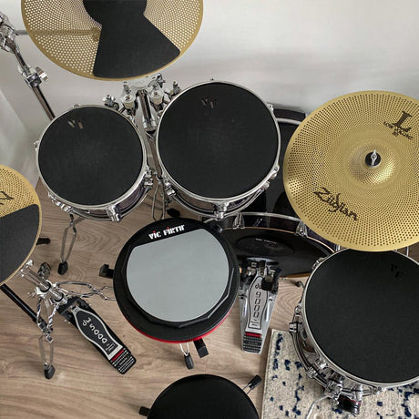 Sordinas Vic Firth MUTEPP6 instaladas en una batería